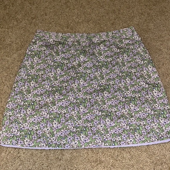 American Eagle Outfitters Dresses & Skirts - American Eagle Floral Mini Skirt size 6